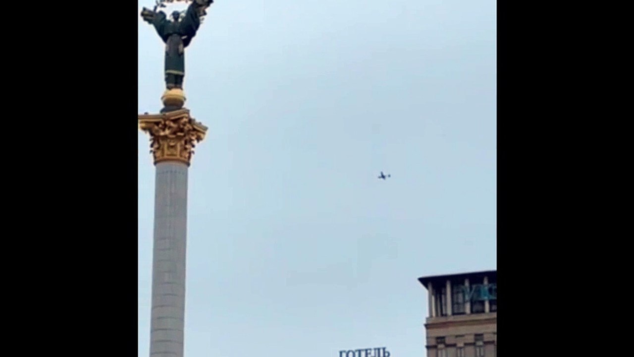 Ucraina, abbattuto drone 'impazzito' su Kiev - Video