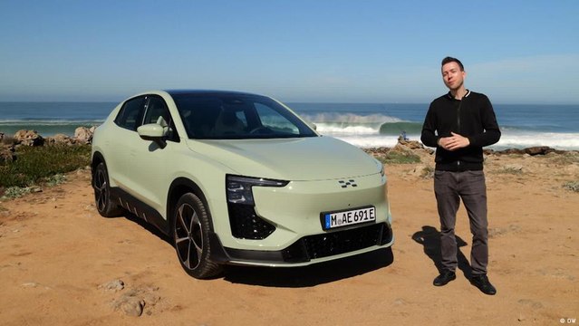 سيارة الدفع الرباعي الصينية أيوايس يو 6 كوبيه في المسار السريع؟