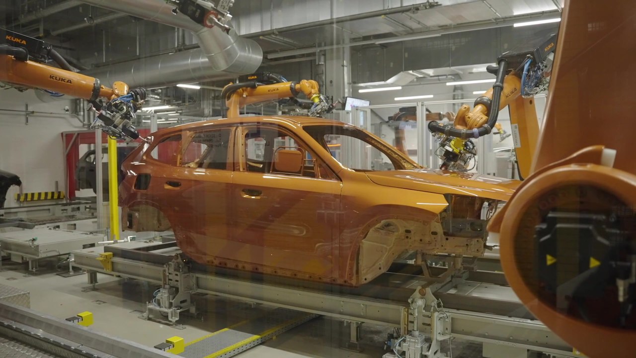 Automatisierte Oberflächenbearbeitung im BMW Group Werk Regensburg - Schleifen