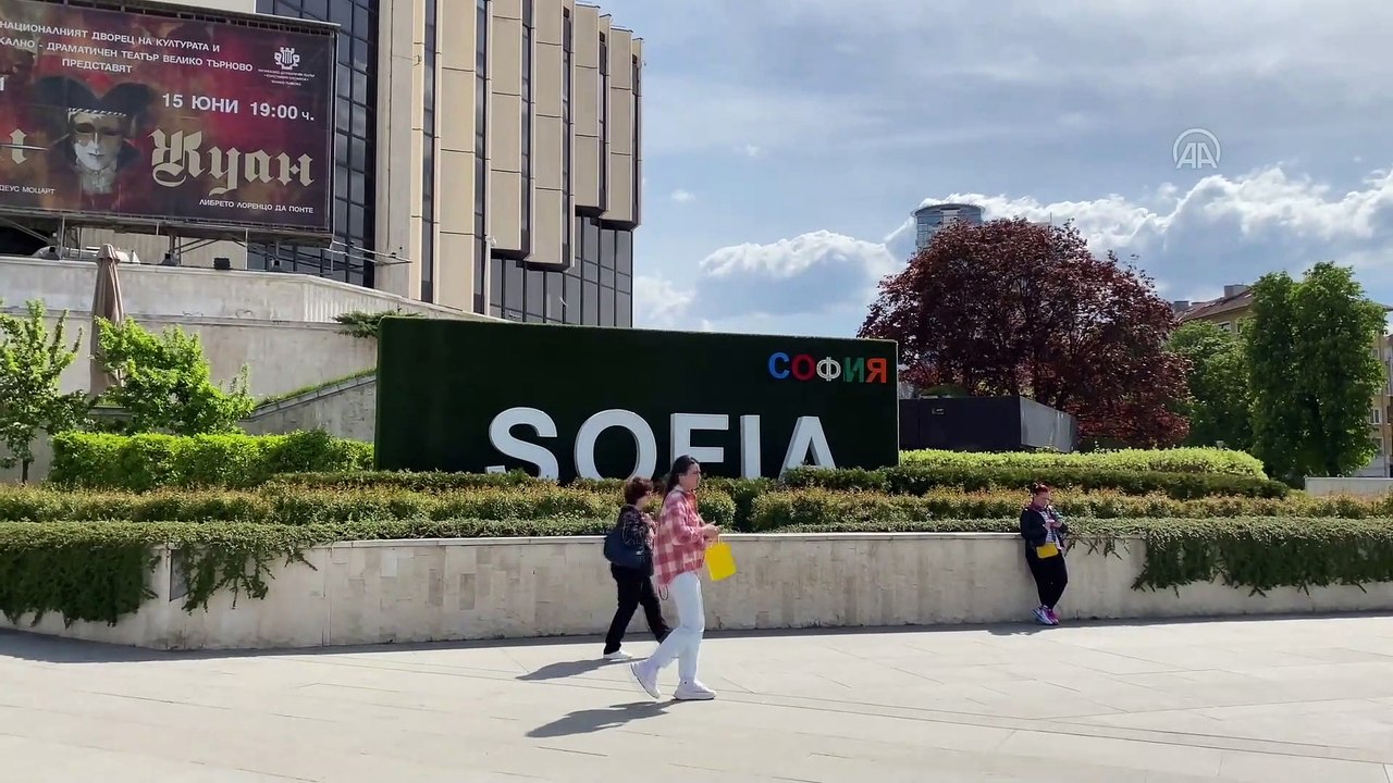 Bulgaristan’da maratoncu Krasi Georgiev, bir deney kapsamında 17 gün cam kafeste yaşayacak