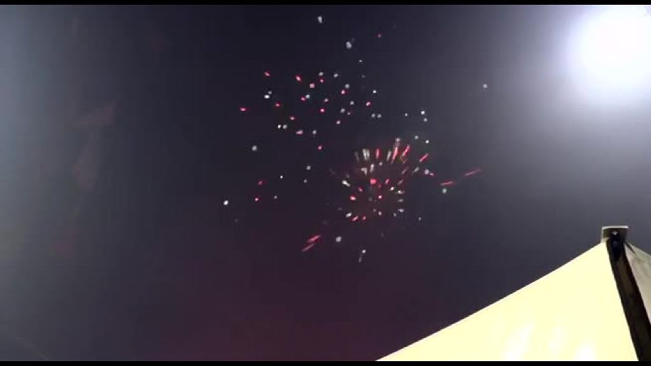 I fuochi d'artificio illuminano Napoli dopo la vittoria dello scudetto