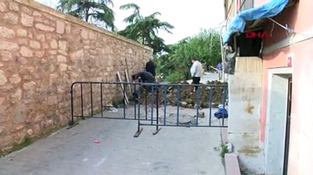 İstinat duvarı okulun bahçesine çöktü