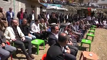 Aşiret düğününde takının hakkını verdiler! Gökten altın yağdı