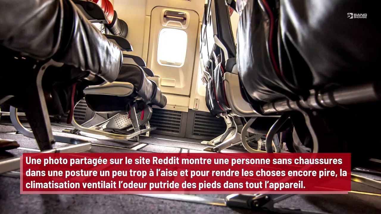 Un passager outré par un autre voyageur qui a mis ses pieds ‘puants’ sur le siège devant lui !