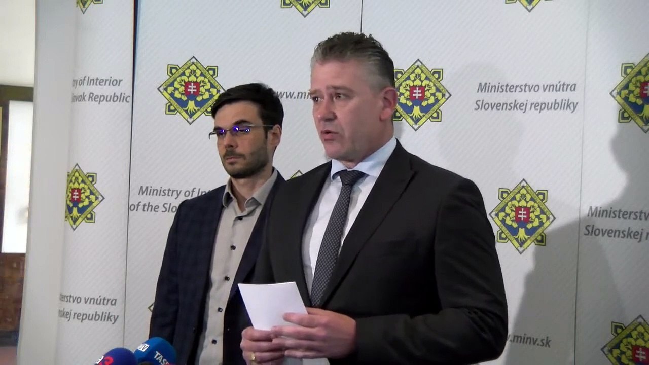 ZÁZNAM: R. Mikulec odmieta kritiku Hlasu o zámene ubytovne, poukazuje na možnosti trhu