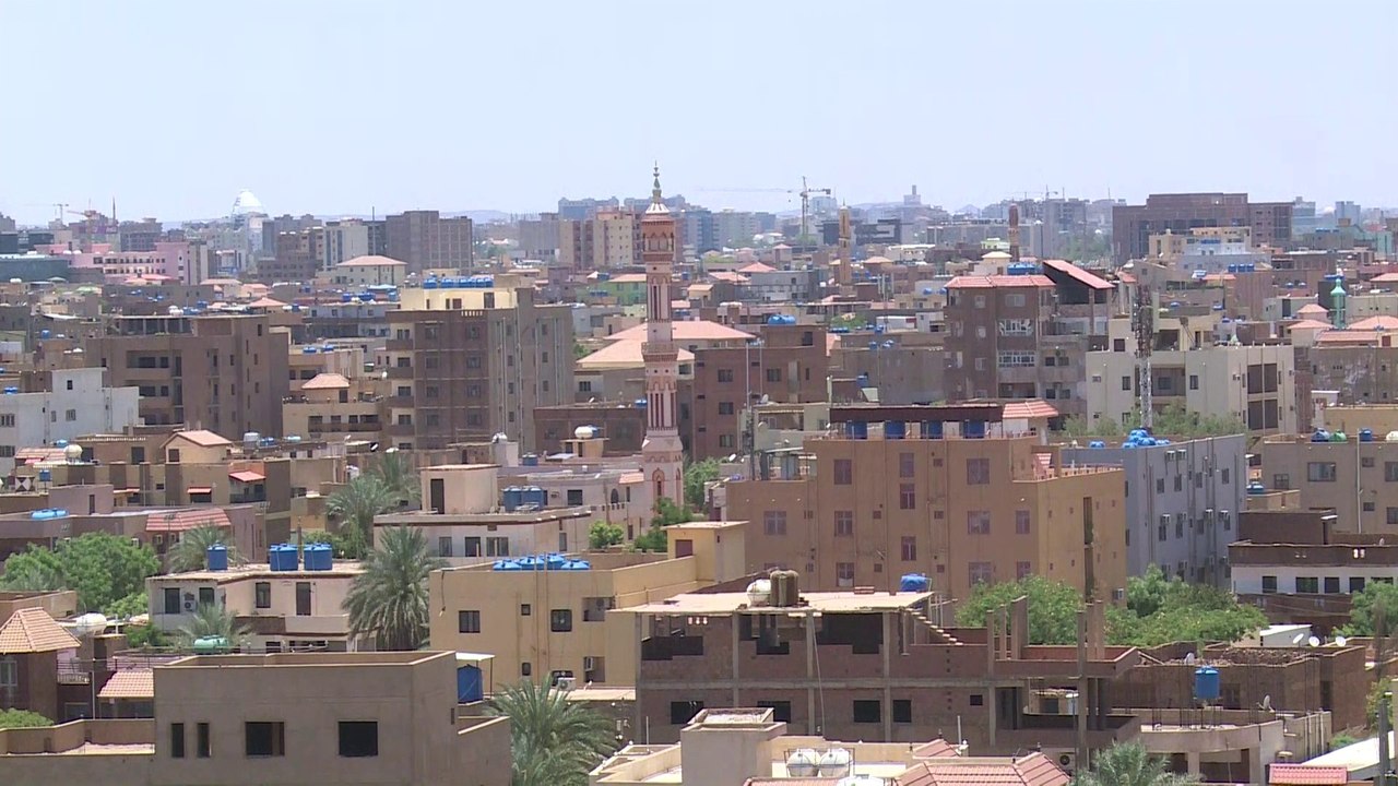 اليوم الـ 21 لاشتباكات #السودان.. هدوء حذر في #الخرطوم وسط تحليق للمقاتلات الحربية   #العربية