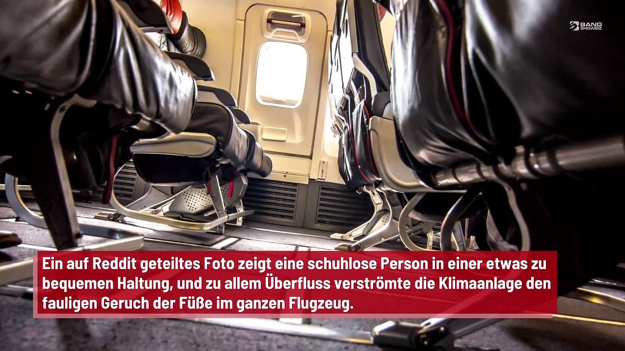 Fluggast packt seine 'stinkenden' Füße aus