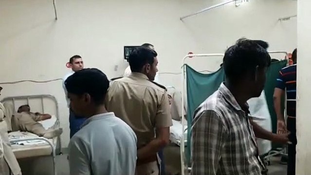 कार का पीछा कर रही थाने की जीप दीवार से टकराई, एसएचओ व कांस्टेबल घायल