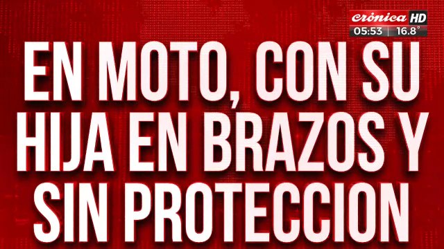 Iba en moto con su nena en brazos, sin protección y terminó chocando