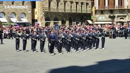 下载视频: Firenze, il giuramento degli allievi del primo anno della Scuola militare aeronautica 