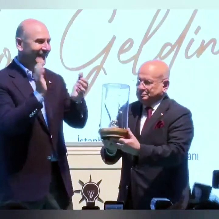 Berberler, Soylu'ya saç kesme makası hediye etti