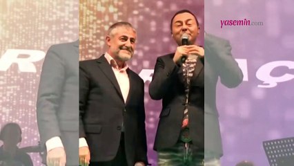 Nebati baba için okuyorum dedi! Serdar Ortaç, Maliye Bakanı Nebati için Karabiberim'i okudu