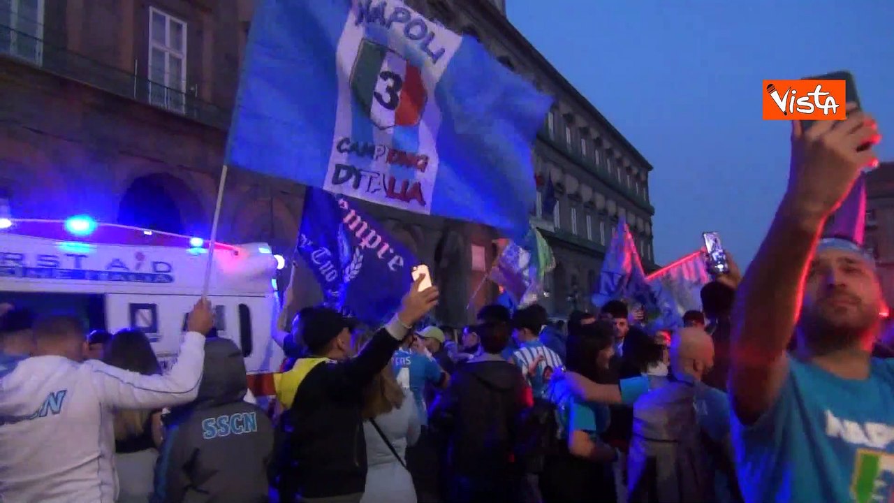 Scudetto Napoli, nel centro della citt? si festeggia prima della partita con l'Udinese