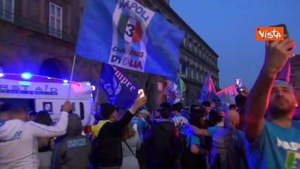 Scudetto Napoli, nel centro della citt? si festeggia prima della partita con l'Udinese