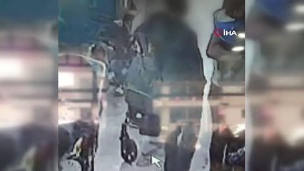 Müşteri gibi geldi, bebek arabasındaki telefonunu çaldı