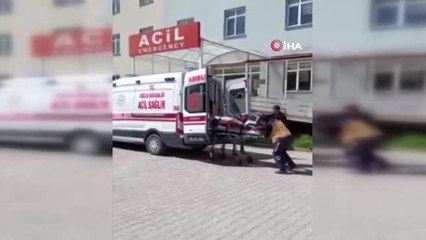 Otomobil kamyonun altına girdi: 1'i çocuk 5 kişi yaralandı