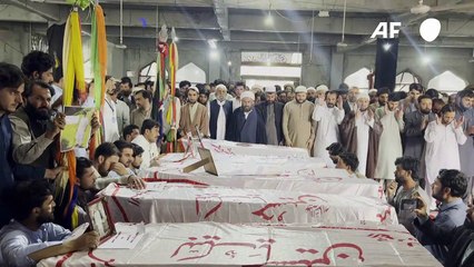 تشييع ضحايا إطلاق نار في مدرسة في باكستان