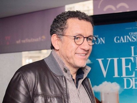 Dany Boon dans la m… : il a surpris sa nana avec un mec dans leur lit !