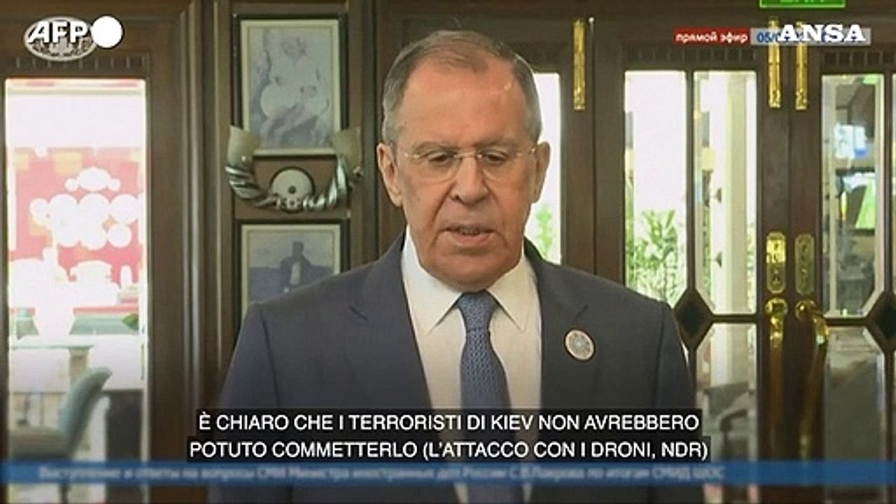 Russia, Lavrov: "Risponderemo con passi concreti ad attacco con droni al Cremlino"