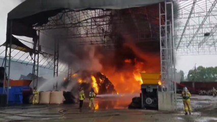 평택 폐기물 처리 업체에서 불...공장 1동 전소 / YTN