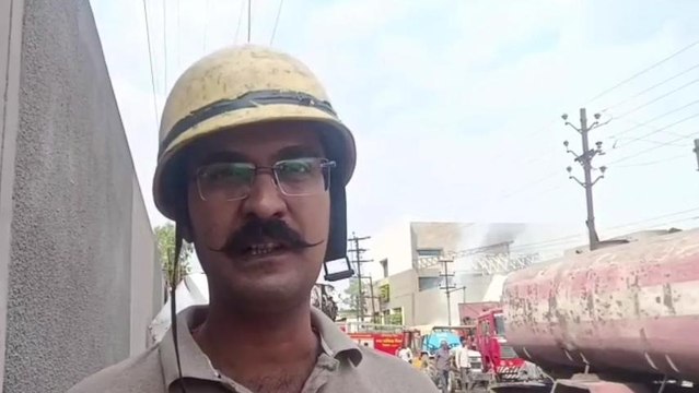 डिस्पोजल फैक्ट्री की आग: 8 घंटे के बाद भी नहीं बुझी आग, फायर ब्रिगेड द्वारा पाया जा रहा काबू