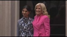 First Lady Jill Biden accolta a Downing Street dalla moglie di Sunak