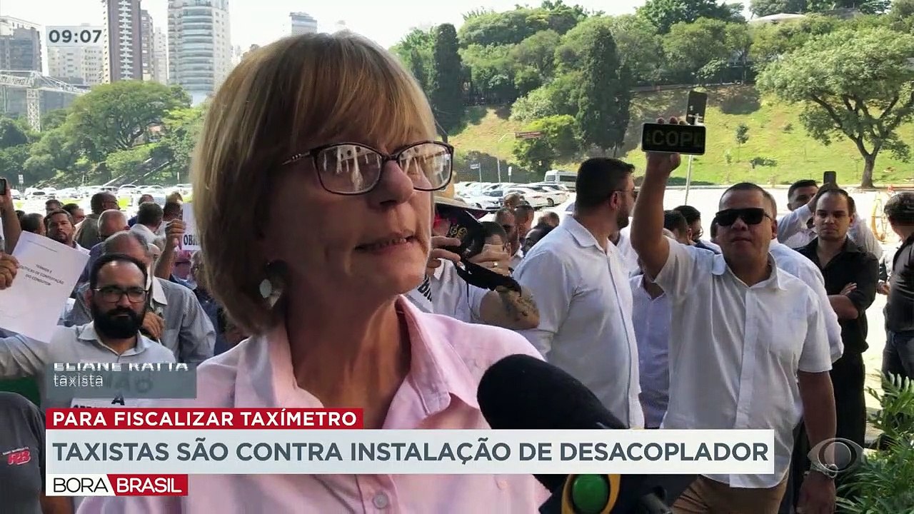 Taxistas protestam contra exigência da SPTaxi 0...