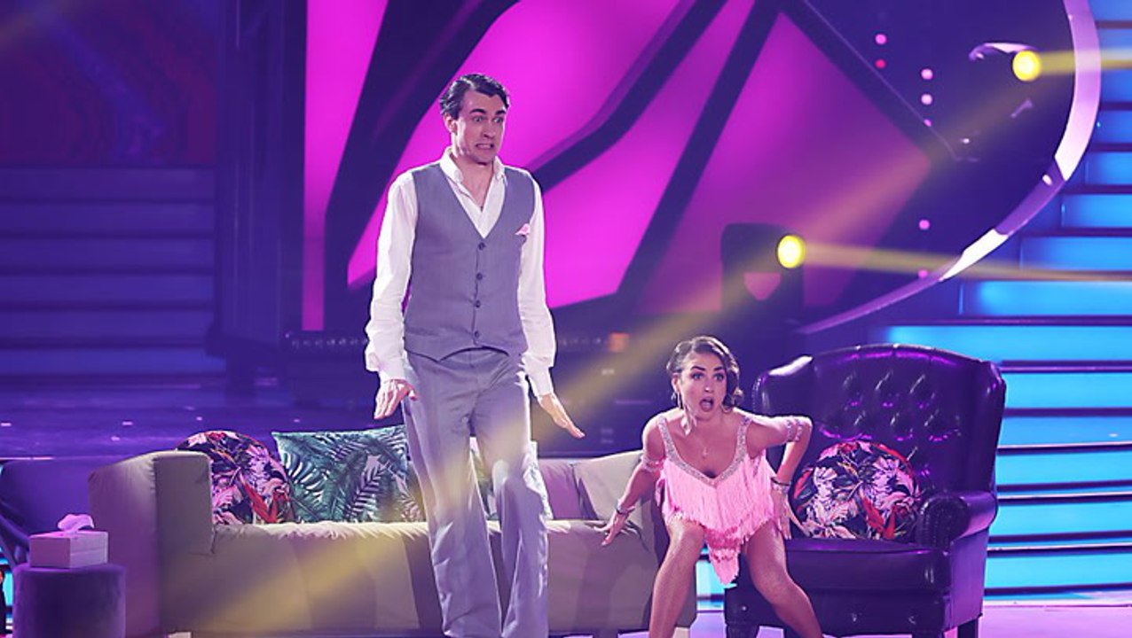 Jetzt drehen sie durch: „Let's Dance“-Ekat wird zu Timons Hündchen