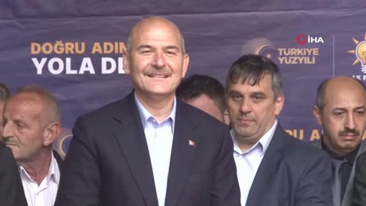İçişleri Bakanı Soylu: "Cumhurbaşkanı Erdoğan ay yıldızlı bayraklarla, onlar HDP'nin bayraklarıyla miting yapıyor"