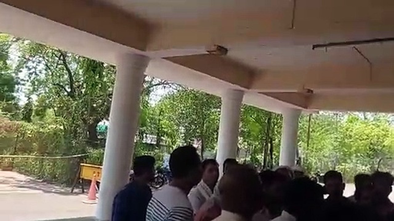पंडित धीरेंद्र कृष्ण शास्त्री के खिलाफ कसेरा समाज ने किया प्रदर्शन