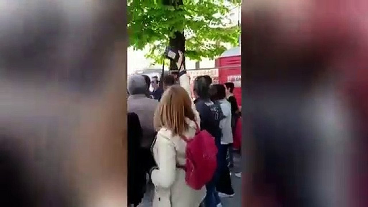 Giuseppe Conte aggredito e colpito al volto da un no vax a Massa