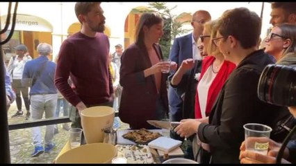 Festa di compleanno a sorpresa per Elly Schlein a Correggio