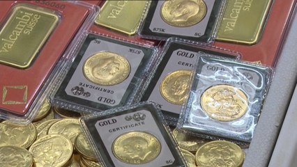إقبال غير مسبوق في لبنان على استبدال مدخراتهم بالعملات الذهبية