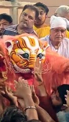 गर्जन के साथ प्रगट हुए भगवान तो देखने उमड़े हजारों