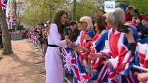 Simpatizantes da família real acampam em Londres para ver Carlos III