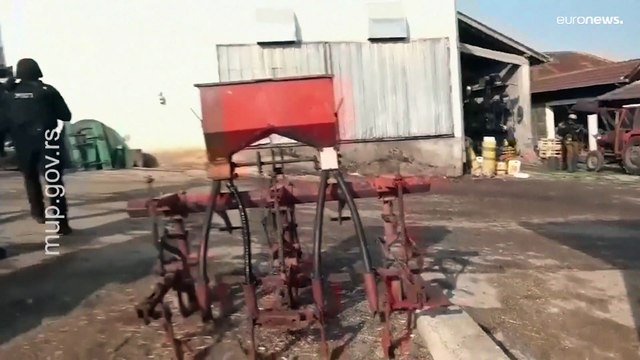 شاهد: لحظة إلقاء القبض على منفذ المجزرة في صربيا والرئيس يتعهد بنزع السلاح في البلاد