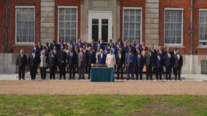 Carlo III, la foto di gruppo con i leader del Commonwealth