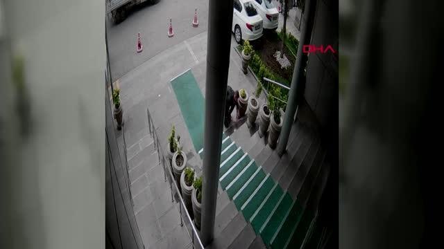 AK Parti Ankara İl Başkanlığı binasına taşlı saldırı; 1 gözaltı