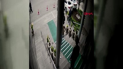 AKP Ankara İl Başkanlığı binasına taşlı saldırı kamerada; 1 gözaltı