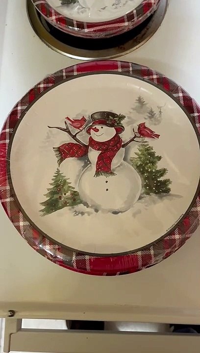 Snowman paper plates and napkins