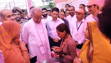 छात्रा ने सभी गारंटी योजनाओं के नाम गिनाए तो मुख्यमंत्री ने किया दुलार