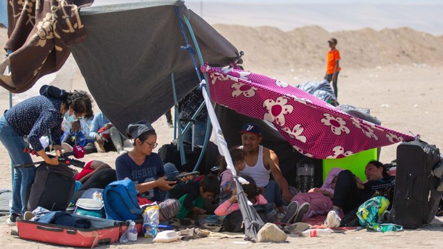 Delegados del régimen de Maduro se reúnen con migrantes venezolanos varados en la frontera entre Chile y Perú