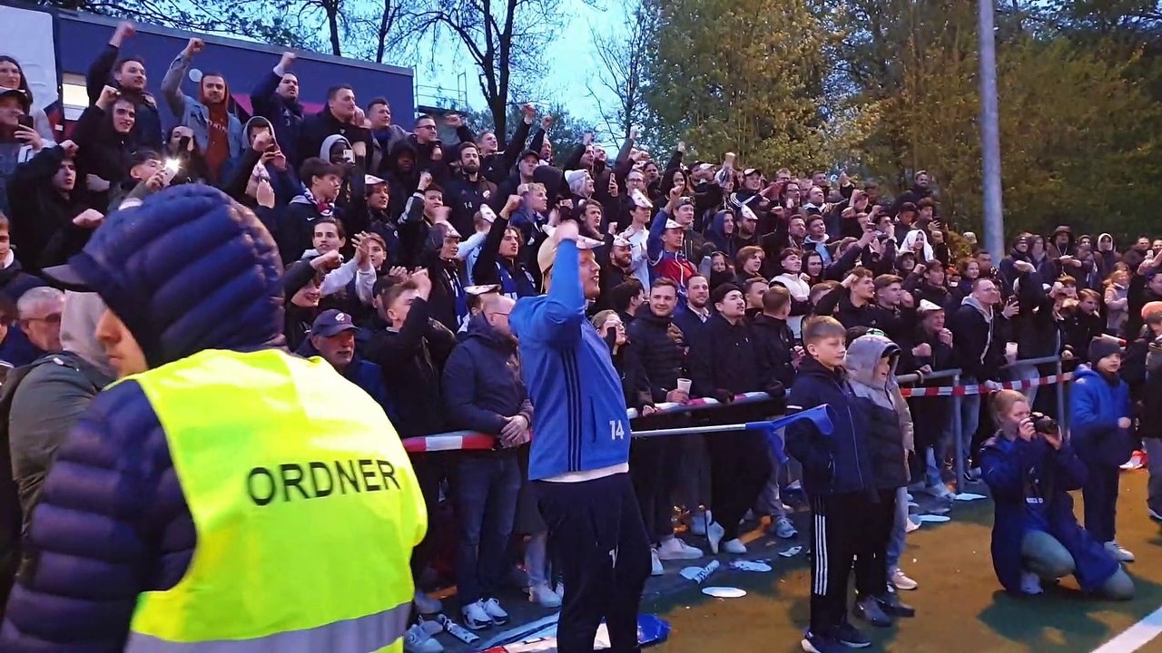 Sasel-Co-Trainer Marc Gräfe macht den Anpeitscher!