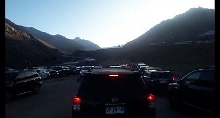 Largas colas para ingresar al País