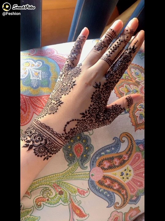 Simple beautiful mehndi designs