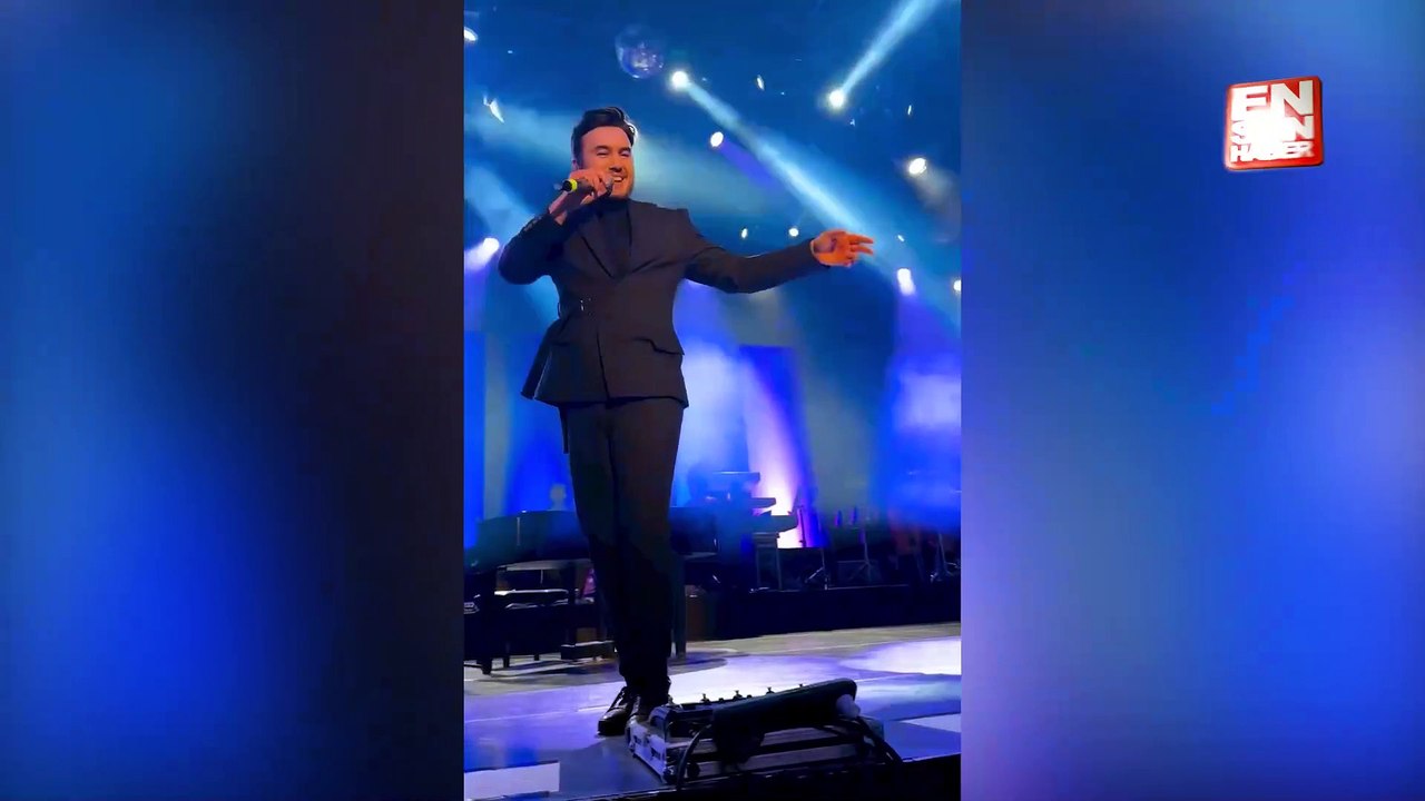 Selin İmer, konserde eşi Mustafa Ceceli'nin ceketini yırttı