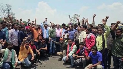 आठ के बजाए ठेका कंपनी 12 घंटे करा रही काम, मजदूर हुए नाराज, किया हंगामा