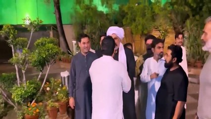 Imran Khan came out of his residence to welcome Ali Amin Gandapur | Nadeem Movies | علی امین گنڈاپور کا استقبال کرنے عمران خان اپنی رہائش گاہ سے باہر آ گئے