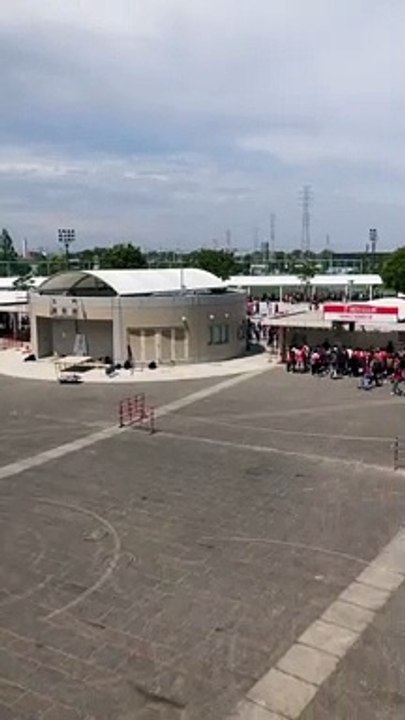 فيديو وصور.. توافد جماهير أوراوا على ملعب سايتاما لحضور نهائي كأس آسيا أمام الهلال