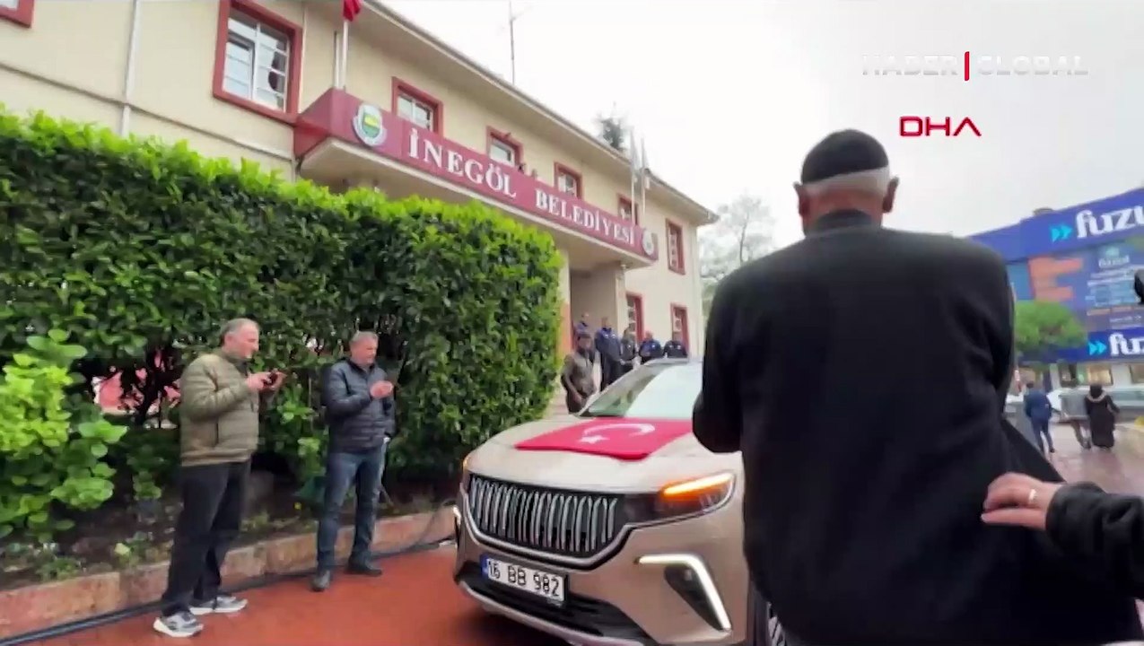 Togg ile asker uğurlaması: Varank'ın aracı konvoy başı oldu